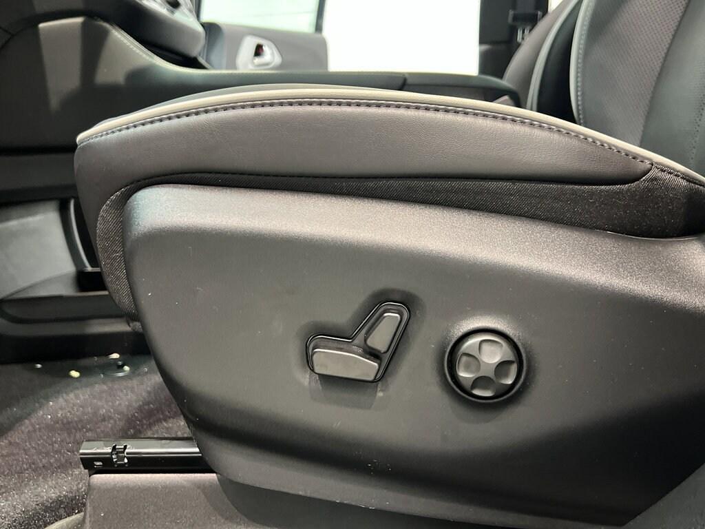 new 2025 Chrysler Pacifica Hybrid car, priced at $46,751