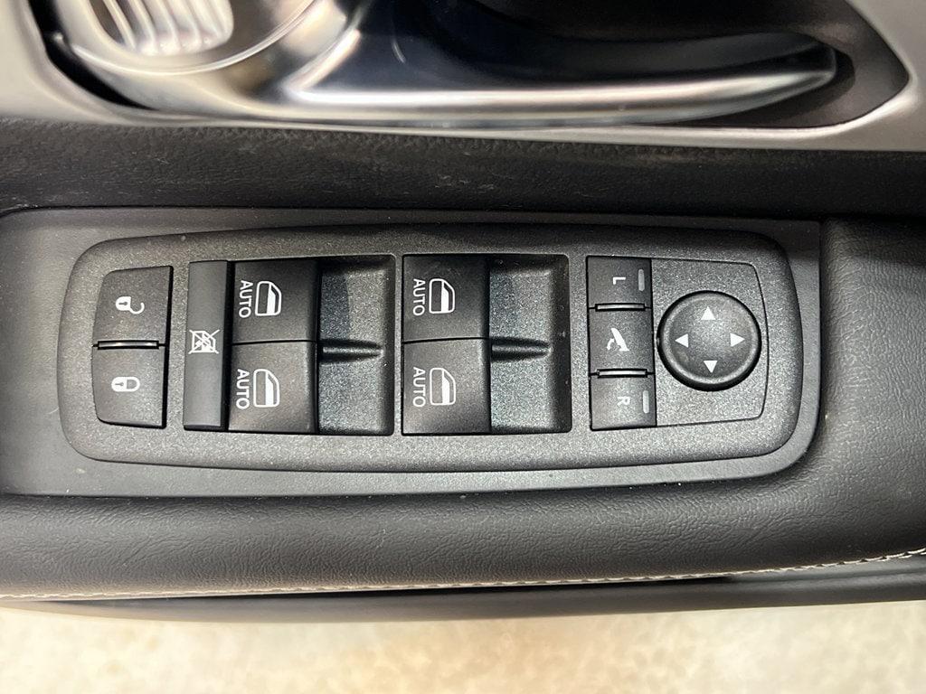 new 2025 Chrysler Pacifica Hybrid car, priced at $46,751