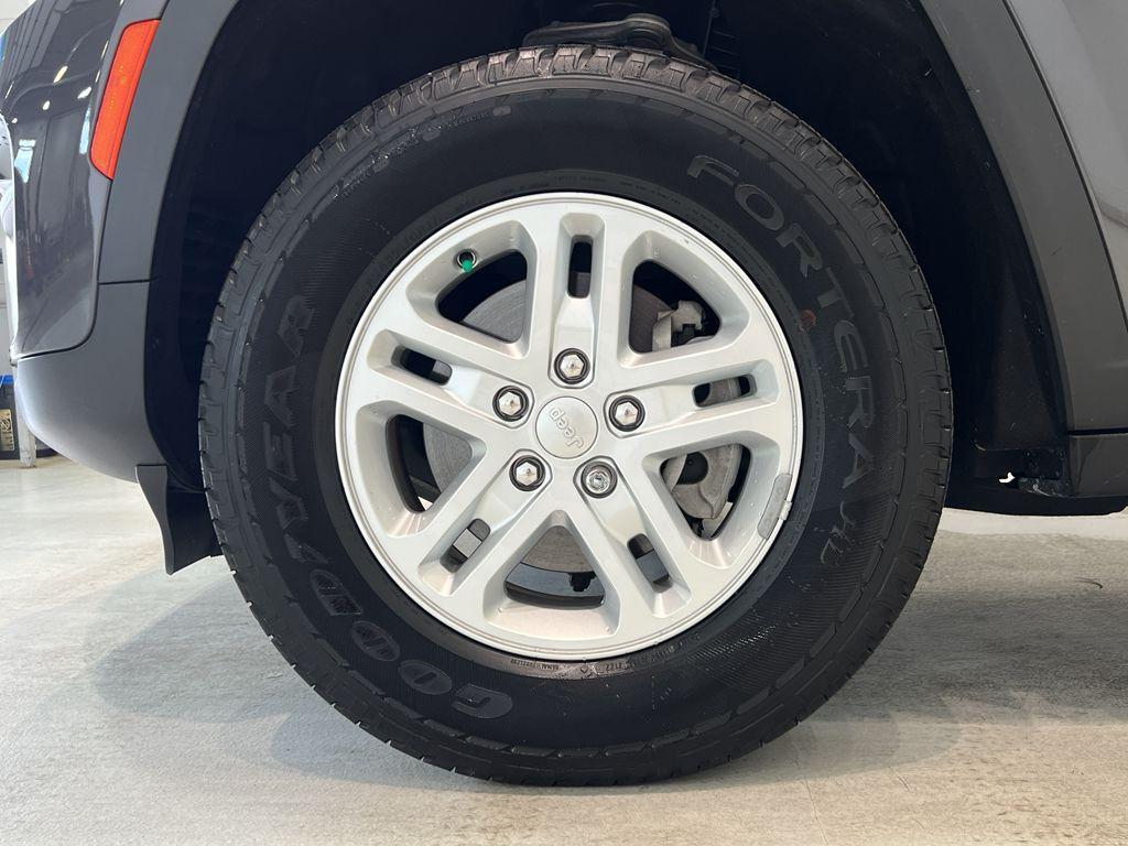 used 2023 Jeep Grand Cherokee car, priced at $33,995