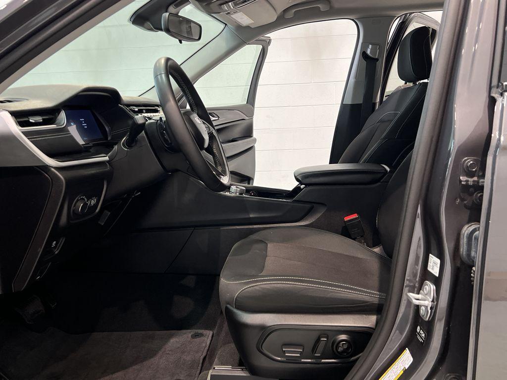 used 2023 Jeep Grand Cherokee car, priced at $33,995