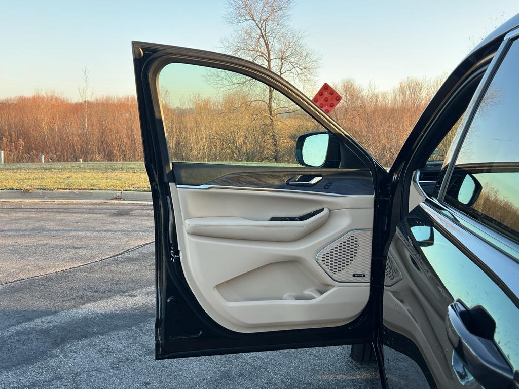 used 2024 Jeep Grand Cherokee L car, priced at $38,789