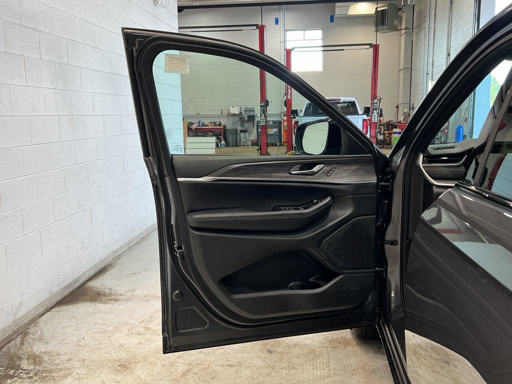 new 2025 Jeep Grand Cherokee car, priced at $45,350