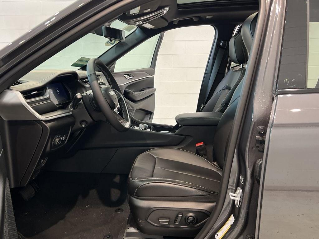 new 2025 Jeep Grand Cherokee car, priced at $45,350