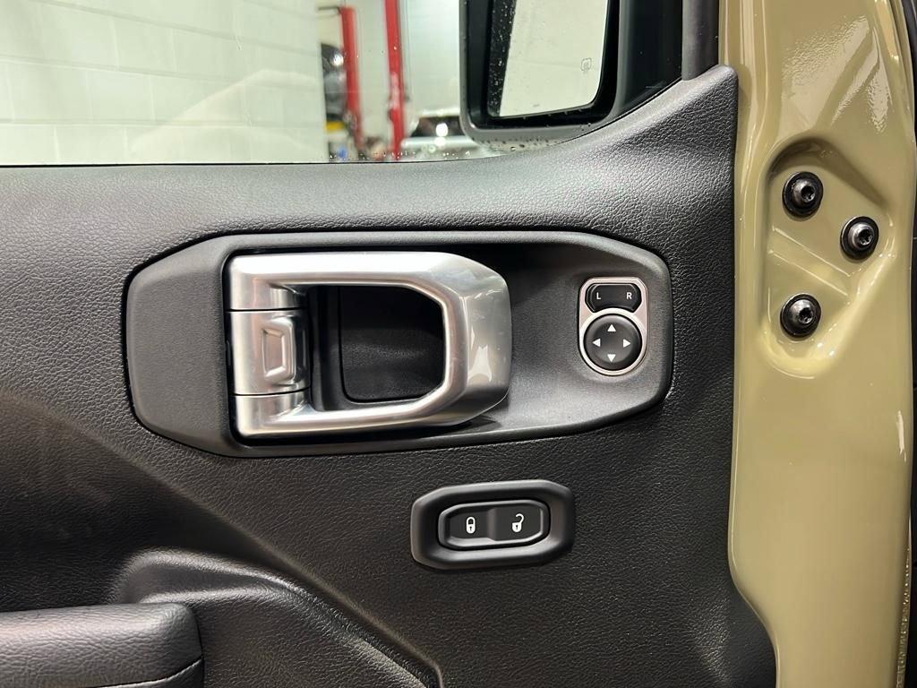 new 2025 Jeep Gladiator car, priced at $52,989