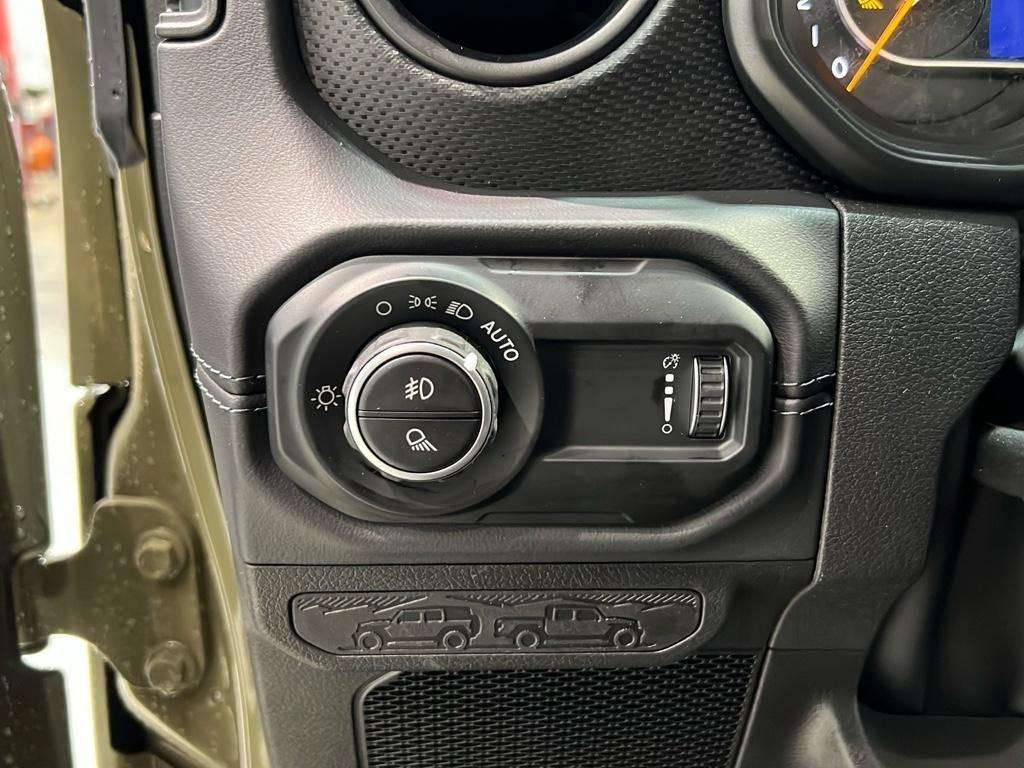 new 2025 Jeep Gladiator car, priced at $52,989