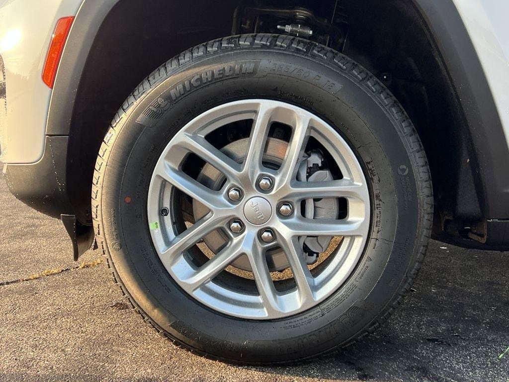 new 2025 Jeep Grand Cherokee car, priced at $38,830