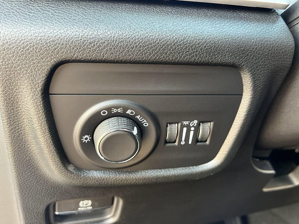 new 2025 Jeep Grand Cherokee car, priced at $38,830