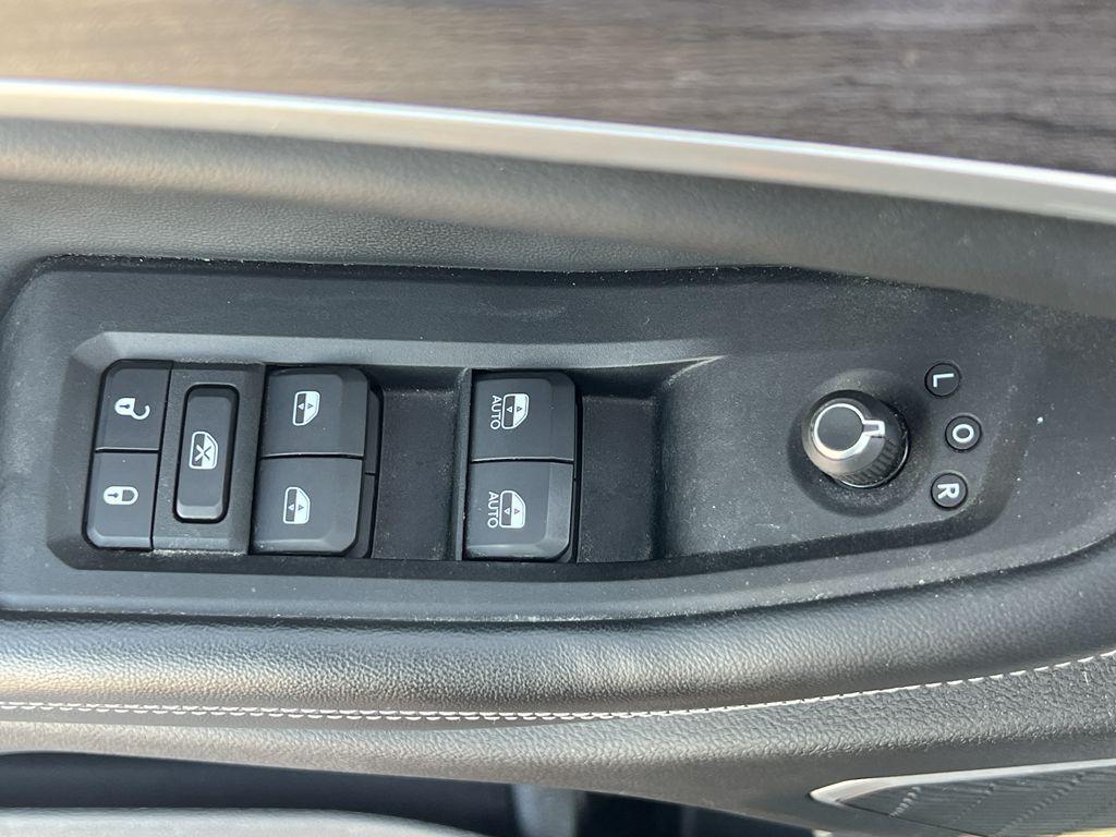 used 2022 Jeep Grand Cherokee L car, priced at $33,989