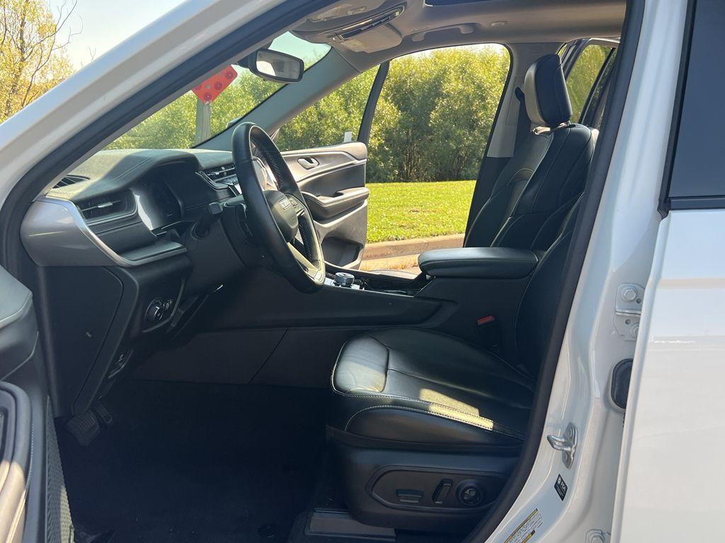 used 2022 Jeep Grand Cherokee L car, priced at $33,989