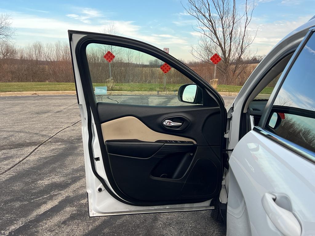 used 2015 Jeep Cherokee car, priced at $11,985