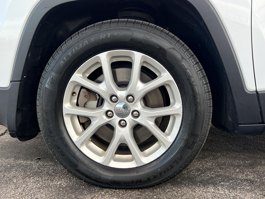 used 2015 Jeep Cherokee car, priced at $11,985