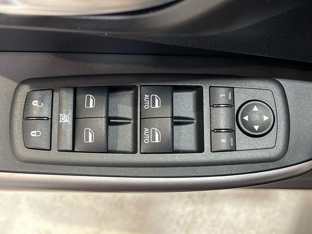 used 2022 Jeep Cherokee car, priced at $23,999
