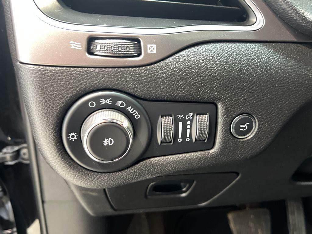used 2022 Jeep Cherokee car, priced at $23,999
