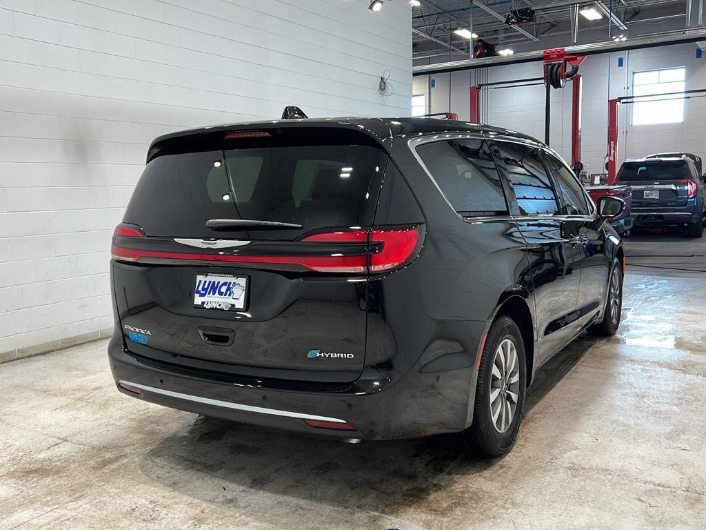 new 2025 Chrysler Pacifica Hybrid car, priced at $38,995