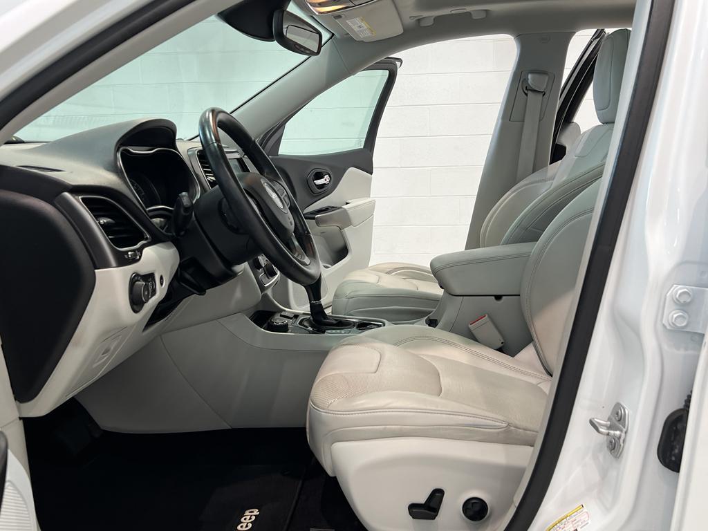 used 2019 Jeep Cherokee car, priced at $18,995