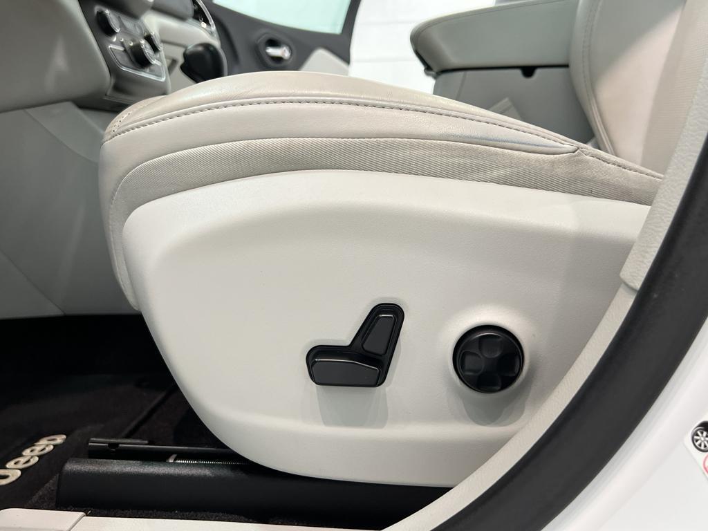 used 2019 Jeep Cherokee car, priced at $18,995
