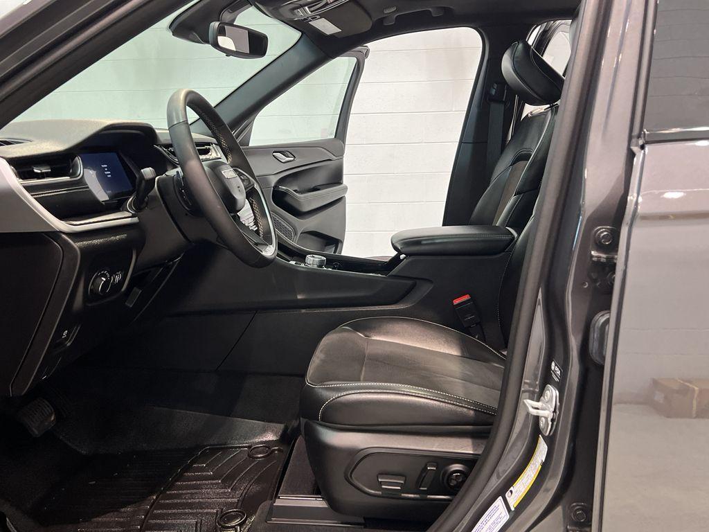 used 2023 Jeep Grand Cherokee car, priced at $39,899