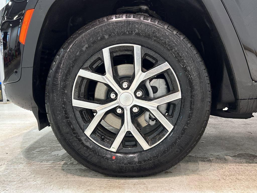 new 2025 Jeep Grand Cherokee car, priced at $49,925