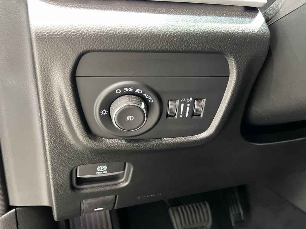 new 2025 Jeep Grand Cherokee car, priced at $48,995