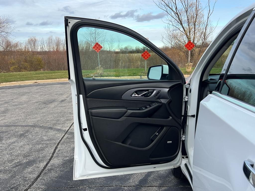 used 2021 Chevrolet Traverse car, priced at $25,495