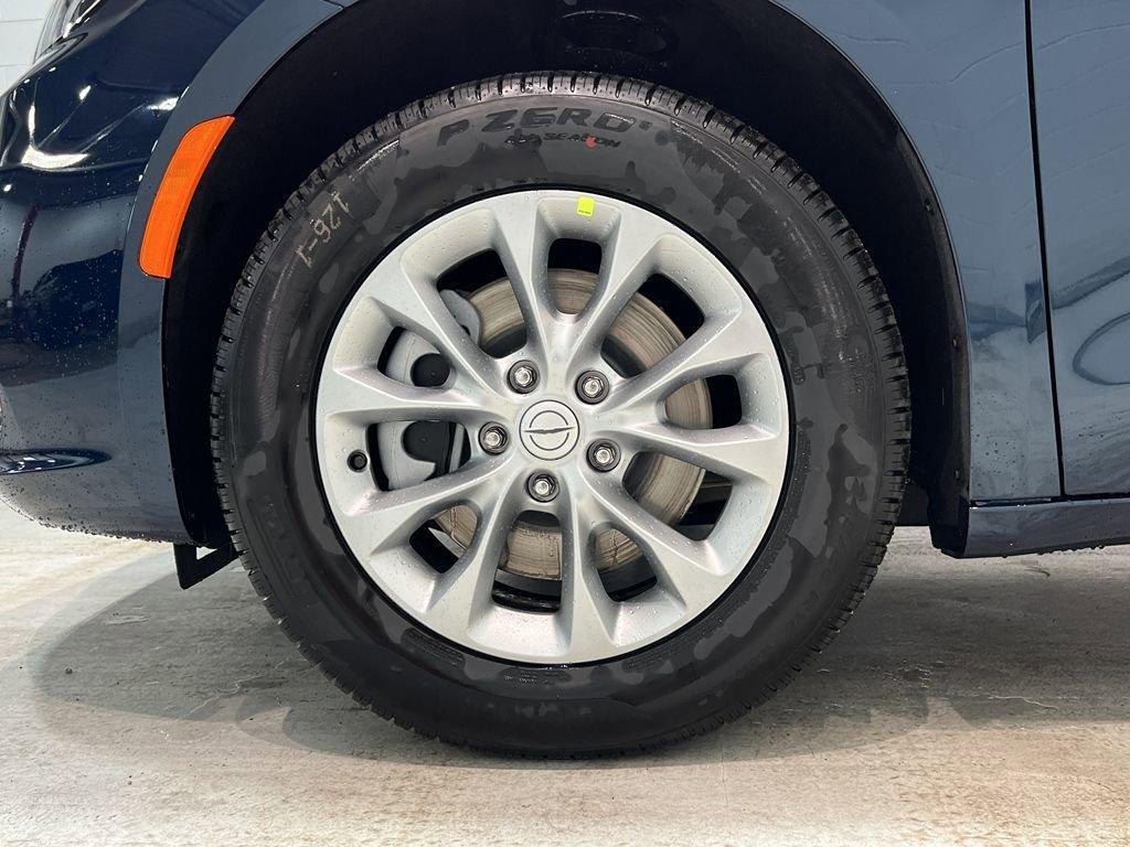 new 2025 Chrysler Pacifica car, priced at $46,438