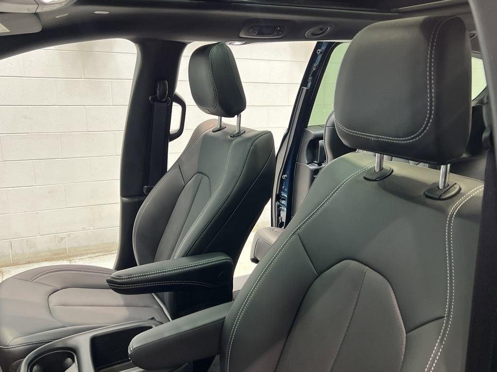new 2025 Chrysler Pacifica car, priced at $46,438