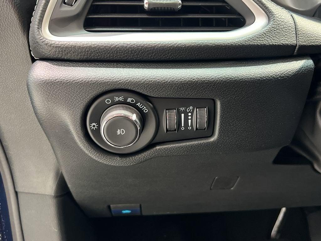 new 2025 Chrysler Pacifica car, priced at $46,438