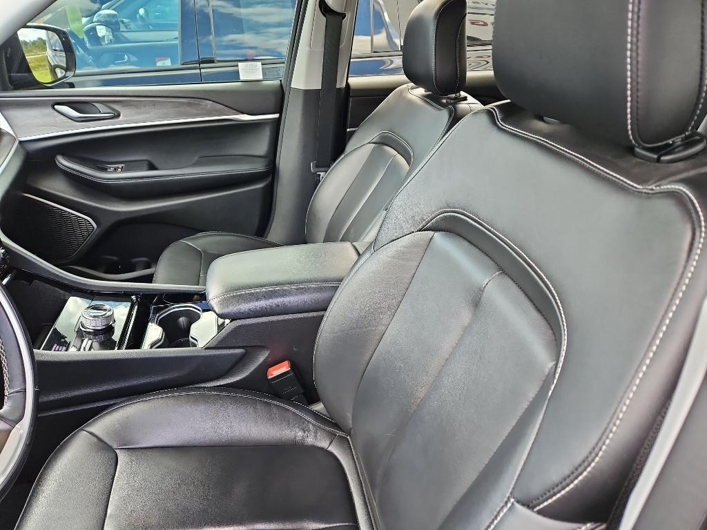 used 2022 Jeep Grand Cherokee car, priced at $32,995