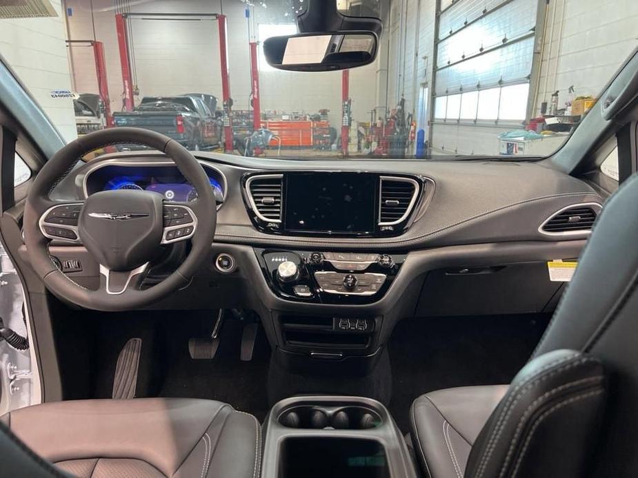 new 2025 Chrysler Pacifica car, priced at $41,995