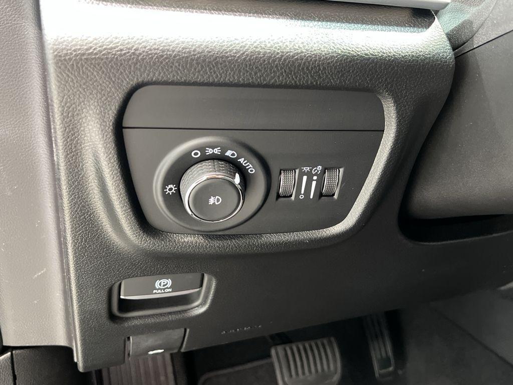 new 2025 Jeep Grand Cherokee car, priced at $49,895