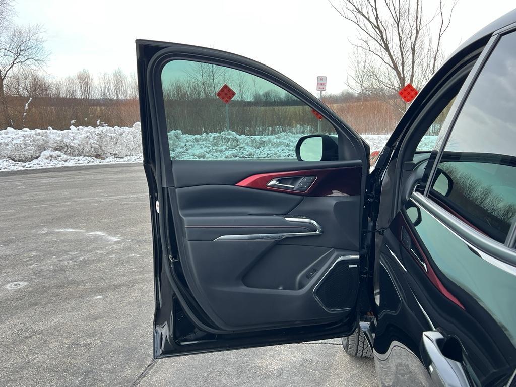 used 2024 Chevrolet Traverse car, priced at $51,995