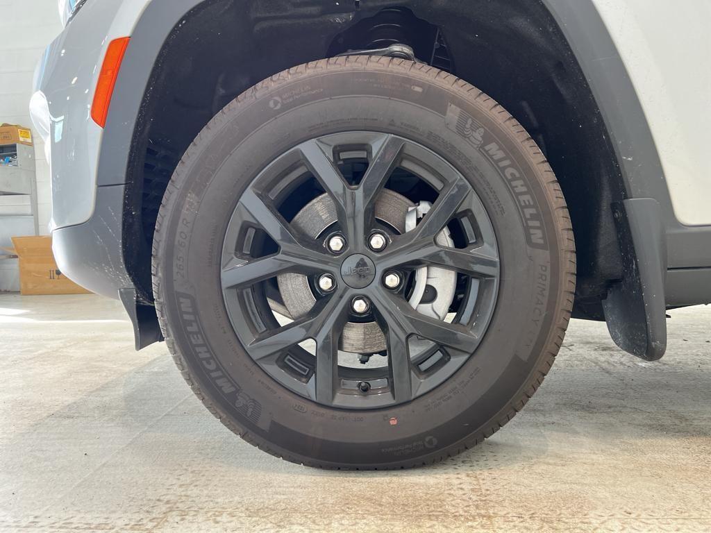 used 2024 Jeep Grand Cherokee car, priced at $42,799