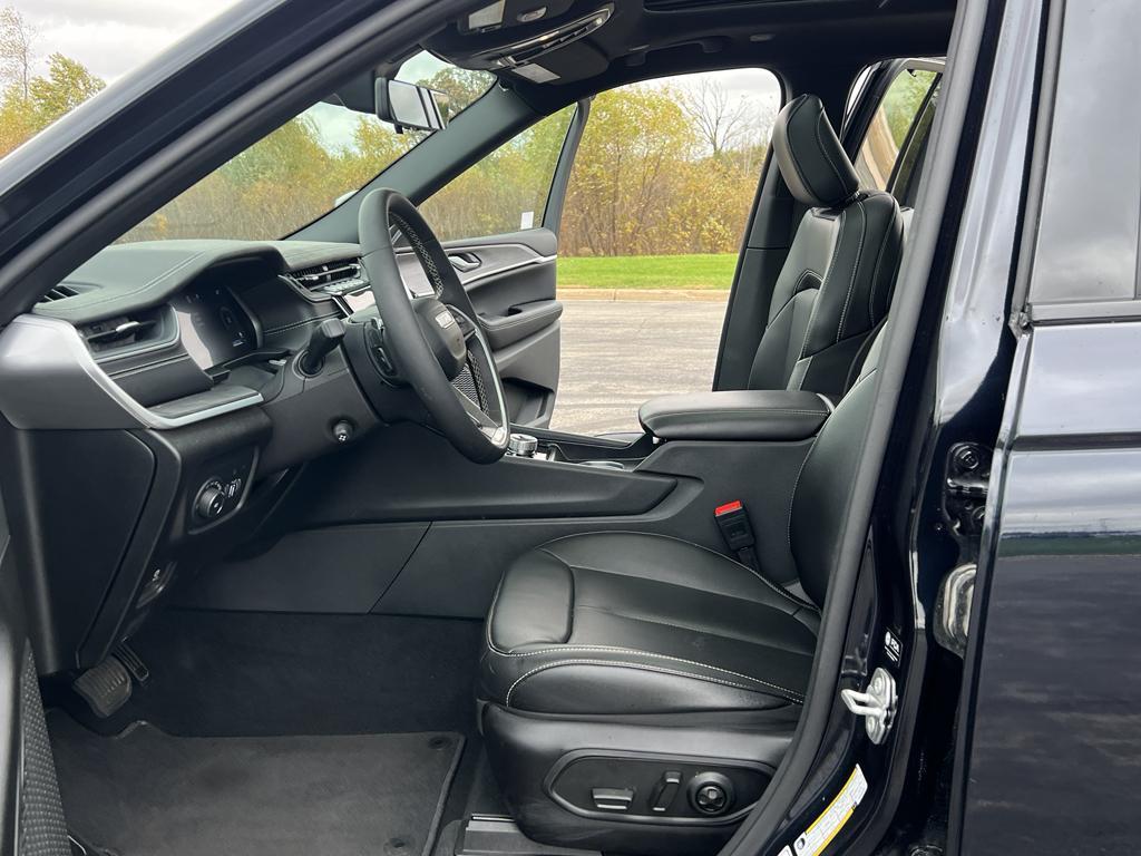 used 2024 Jeep Grand Cherokee car, priced at $39,995