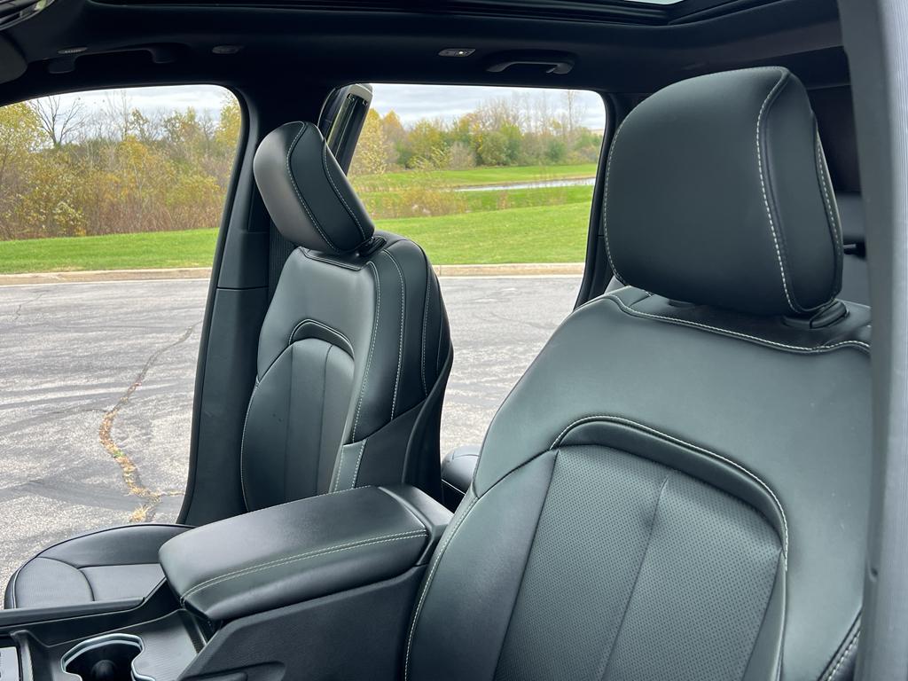 used 2024 Jeep Grand Cherokee car, priced at $39,995