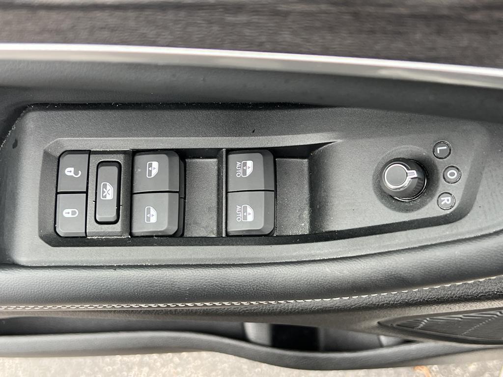 used 2024 Jeep Grand Cherokee car, priced at $39,995