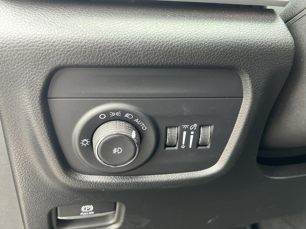 used 2024 Jeep Grand Cherokee car, priced at $39,995