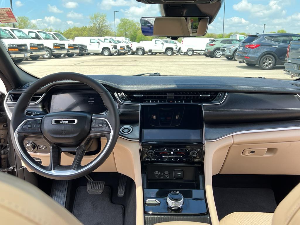 used 2024 Jeep Grand Cherokee car, priced at $38,989