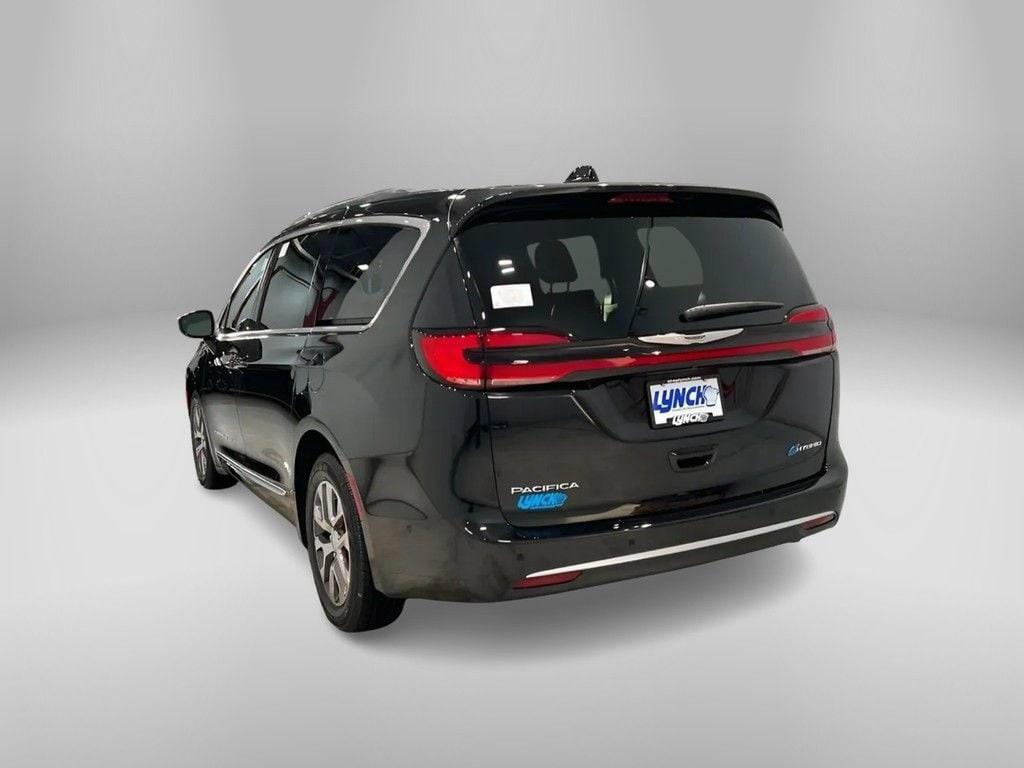 new 2025 Chrysler Pacifica Hybrid car, priced at $47,295