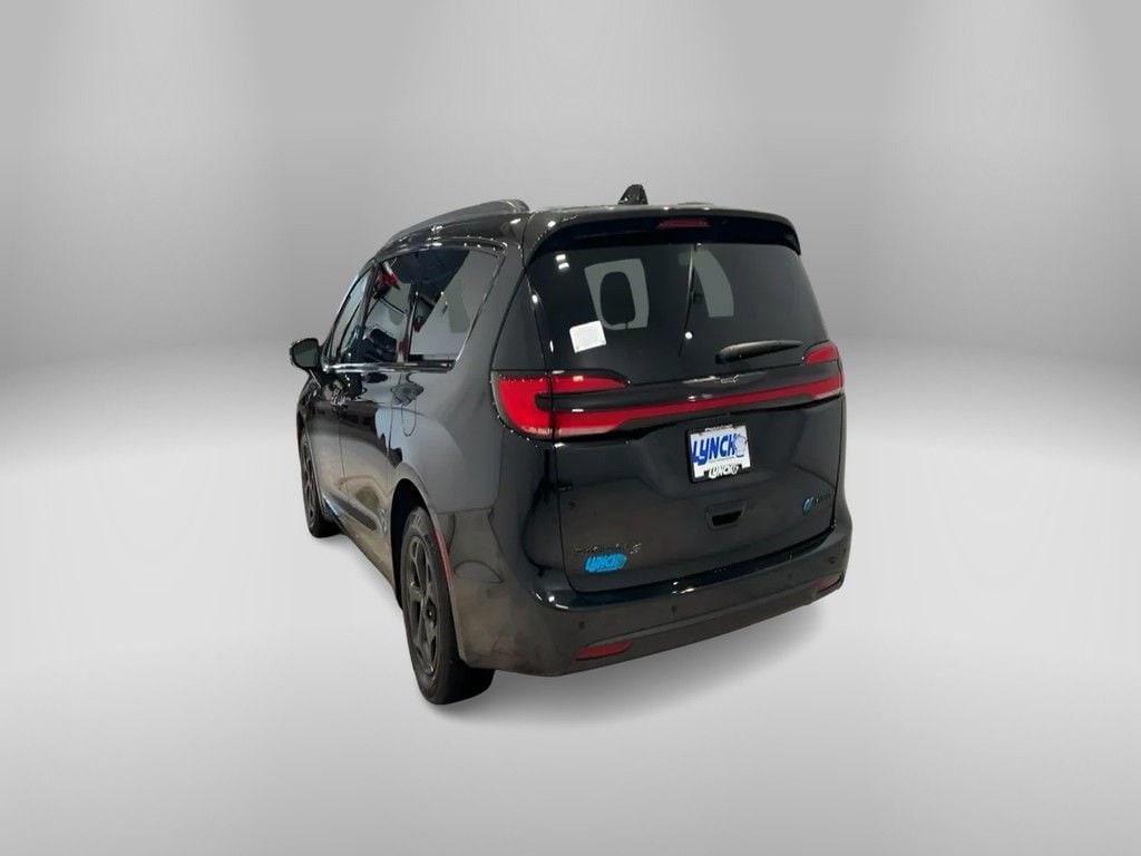 new 2025 Chrysler Pacifica Hybrid car, priced at $45,780