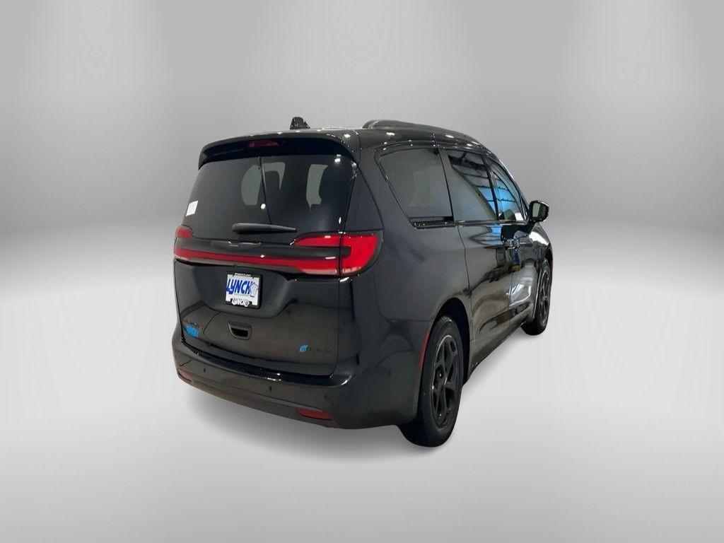 new 2025 Chrysler Pacifica Hybrid car, priced at $45,780