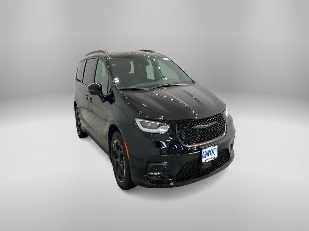 new 2025 Chrysler Pacifica Hybrid car, priced at $45,780