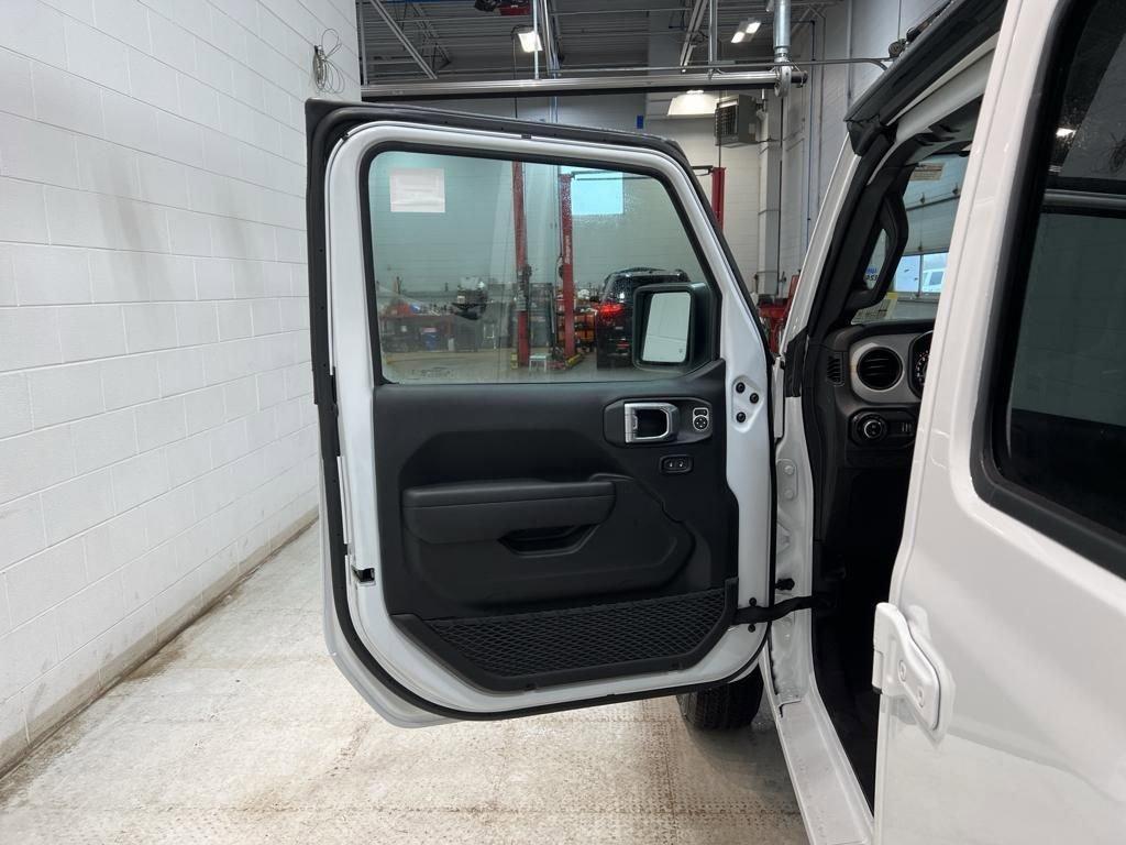new 2024 Jeep Gladiator car, priced at $44,595
