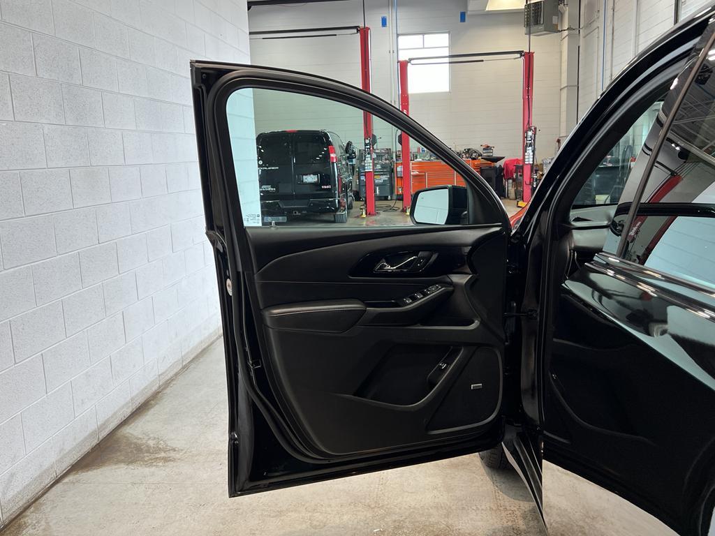 used 2023 Chevrolet Traverse car, priced at $41,995
