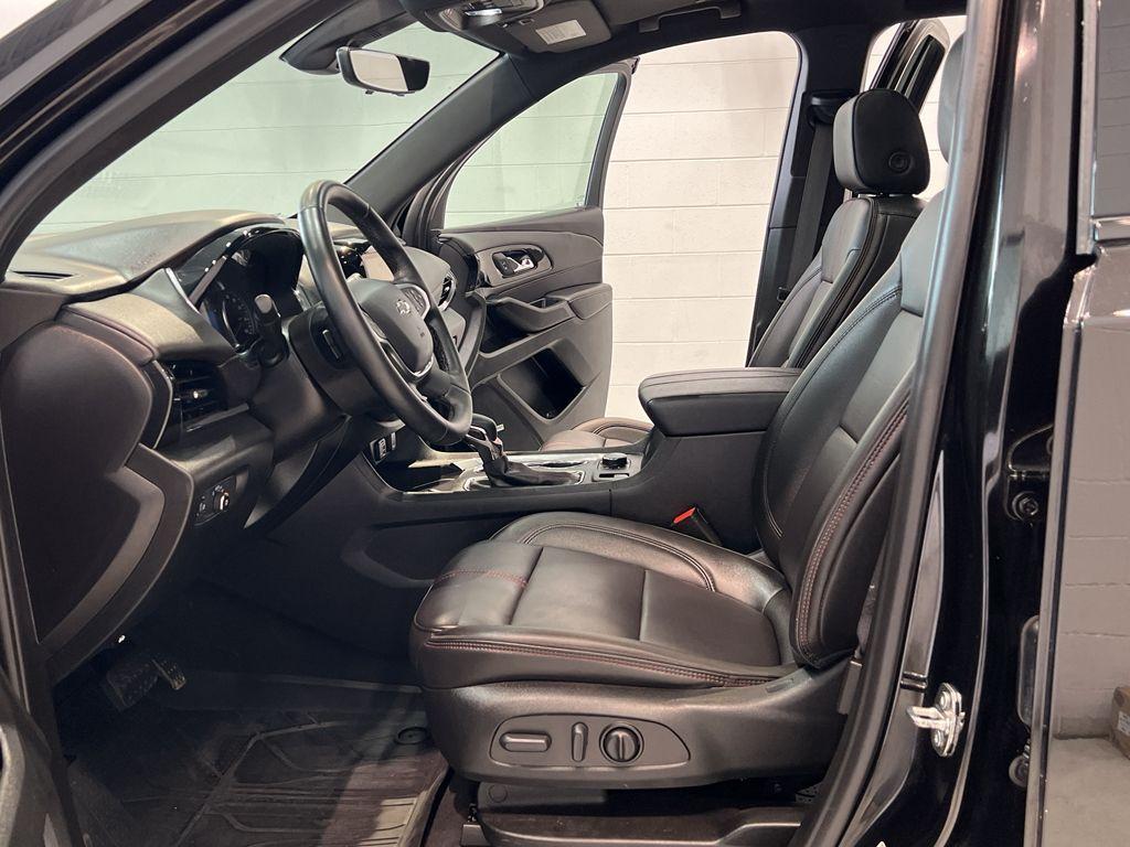used 2023 Chevrolet Traverse car, priced at $41,295