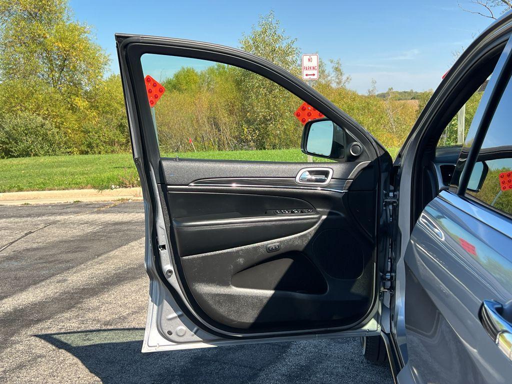 used 2019 Jeep Grand Cherokee car, priced at $23,289