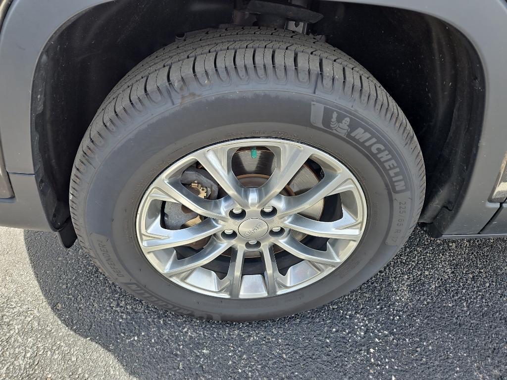 used 2020 Jeep Cherokee car, priced at $19,995