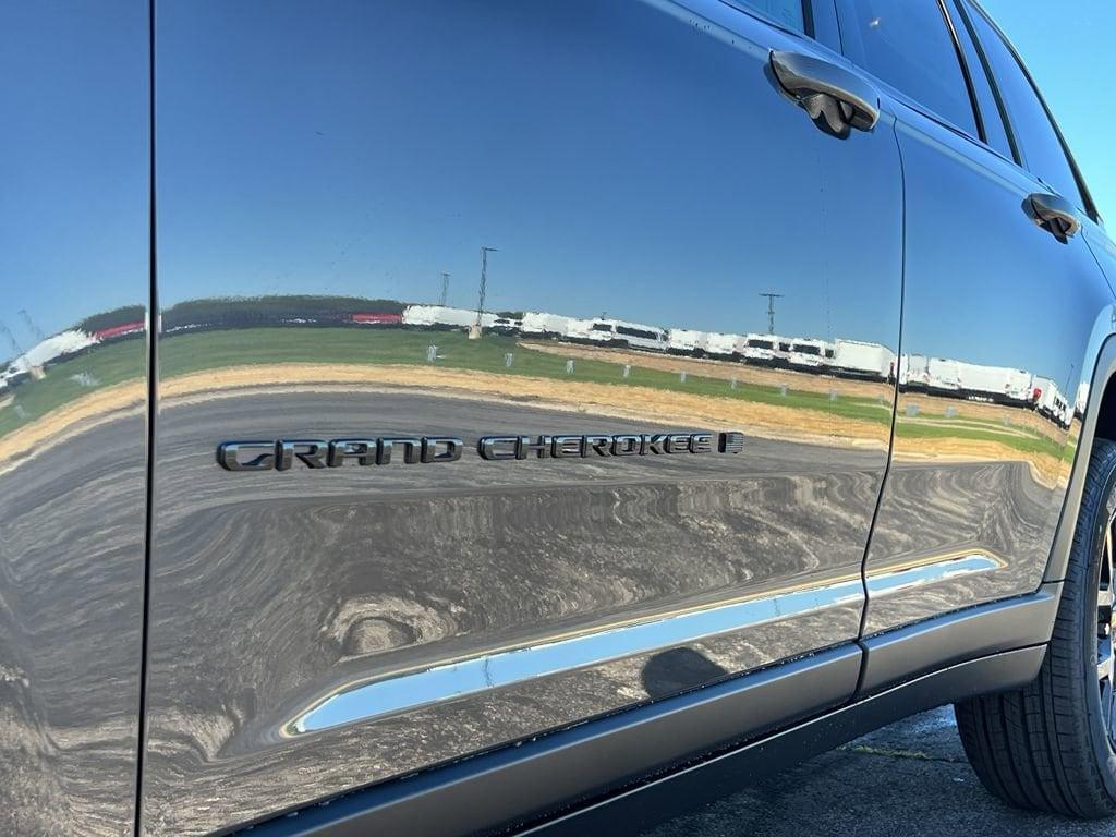 new 2025 Jeep Grand Cherokee car, priced at $43,650