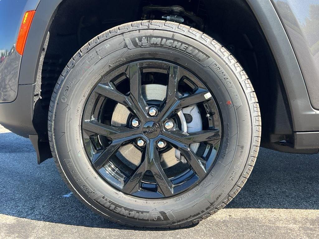 new 2025 Jeep Grand Cherokee car, priced at $43,650