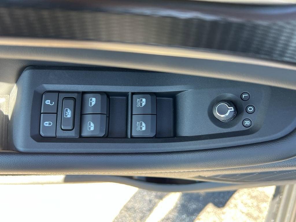 new 2025 Jeep Grand Cherokee car, priced at $43,650