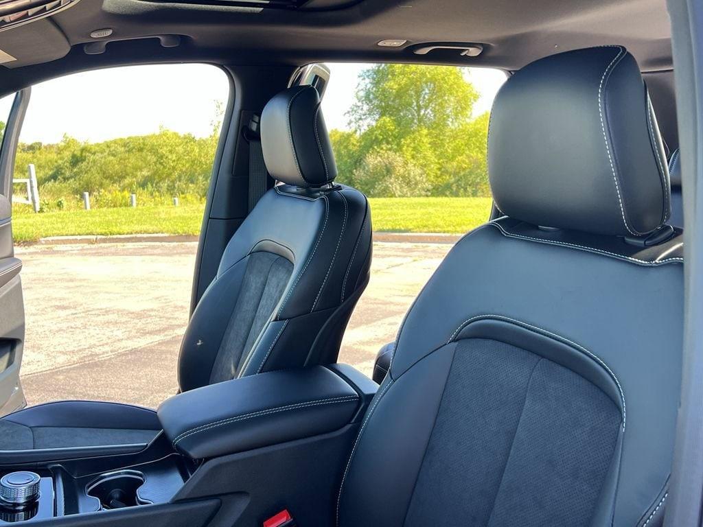 new 2025 Jeep Grand Cherokee car, priced at $43,650